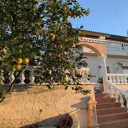 Leo Con Vistas Al Mar Y Piscina Privada Villa